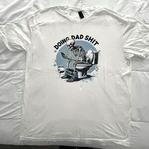 White Graphic Men's T-Shirt. Skeleton on Toilet. Size XL